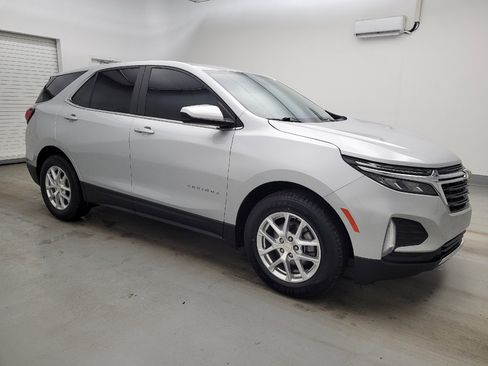 Used 2022 Chevrolet Equinox LT w/ Driver Convenience Package image 11