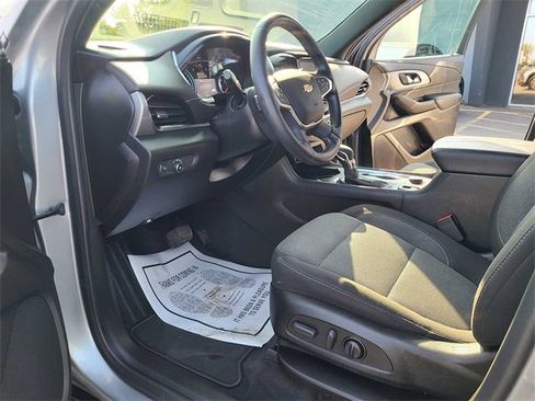 Used 2023 Chevrolet Traverse LT image 14