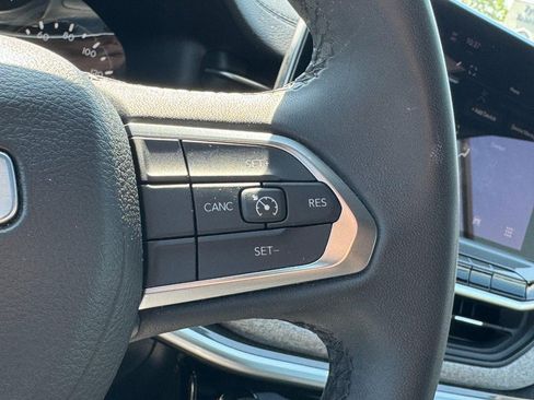 Used 2024 Jeep Compass Latitude AWD/4WD image 19