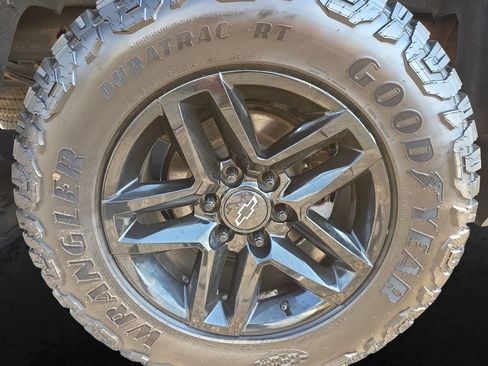 Used 2018 Chevrolet Silverado 1500 LT w/ All Star Edition AWD/4WD image 13