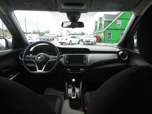 Used 2020 Nissan Kicks SV FWD image 13