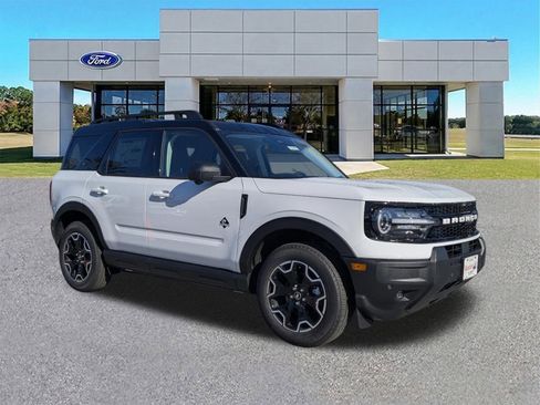 New 2025 Ford Bronco Sport Outer Banks w/ Outer Banks Tech Package+ AWD/4WD image 3