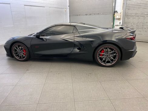 Used 2023 Chevrolet Corvette Stingray Premium Conv w/ Z51 Performance Package RWD image 9