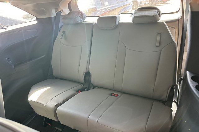 Used 2026 Toyota Sienna XLE AWD/4WD image 13