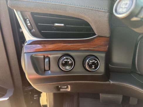 Used 2019 Cadillac Escalade Premium Luxury AWD/4WD image 15