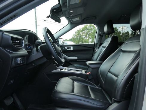 Used 2021 Ford Explorer XLT w/ Equipment Group 202A AWD/4WD image 23