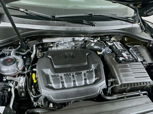 Used 2023 Volkswagen Tiguan SE image 32