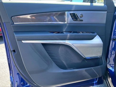 New 2026 Cadillac Vistiq Sport image 11