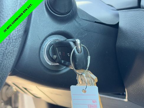 Used 2025 Toyota RAV4 LE AWD/4WD image 29