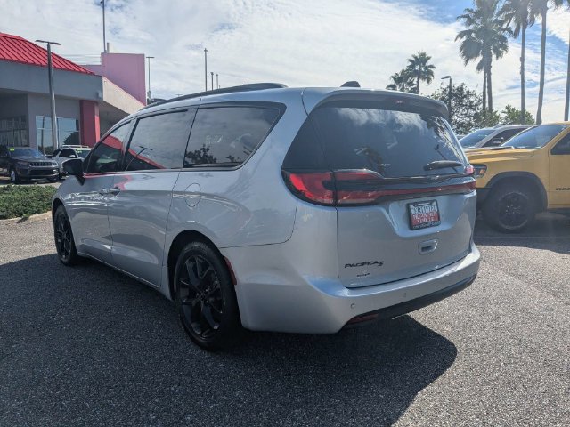 Used 2023 Chrysler Pacifica Touring-L w/ S Appearance Package FWD image 6