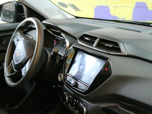 Used 2022 Chevrolet TrailBlazer LT w/ Convenience Package FWD image 10