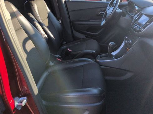 Used 2022 Chevrolet Trax LT w/ LT Convenience Package image 20