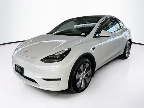 Used 2023 Tesla Model Y Long Range AWD/4WD image 3