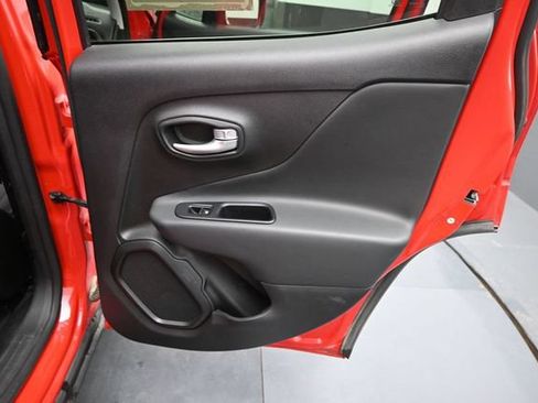 Used 2023 Jeep Renegade Latitude w/ Premium Group AWD/4WD image 25