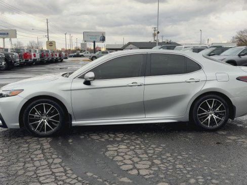 Used 2024 Toyota Camry SE image 5