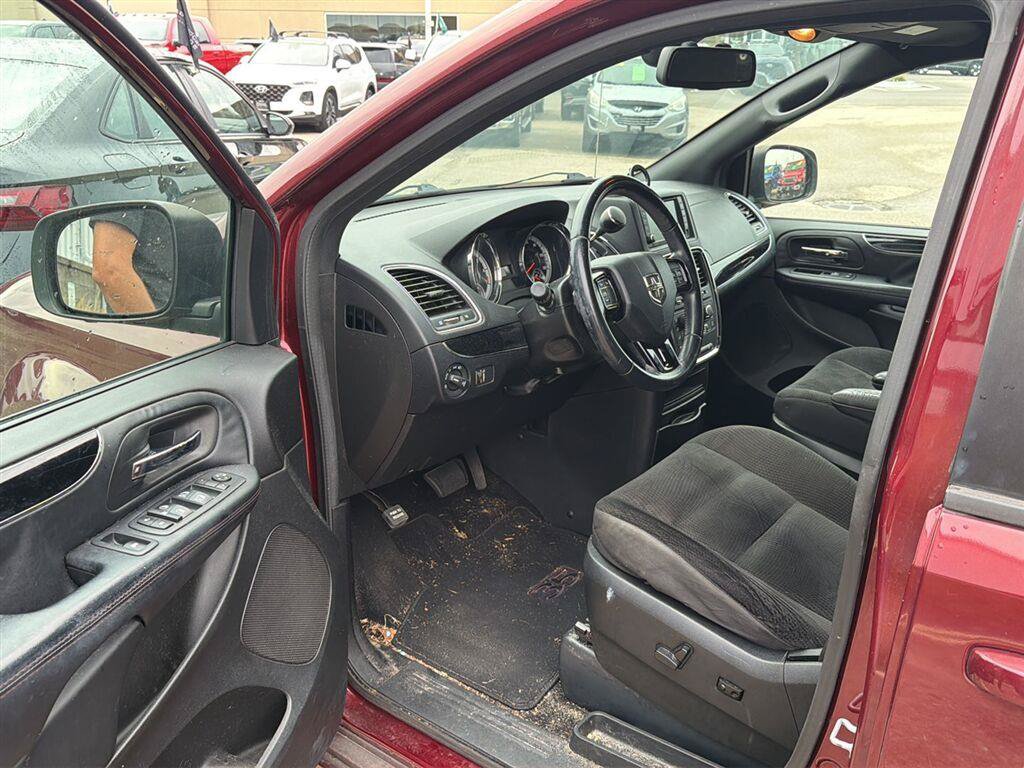 Used 2019 Dodge Grand Caravan SE FWD image 5