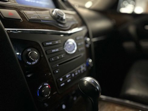 Used 2011 INFINITI QX56 4WD w/ Deluxe Touring Pkg image 25