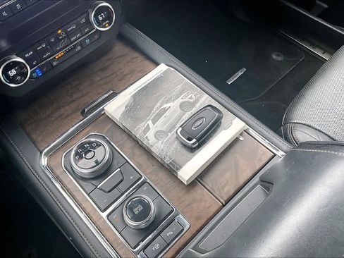 Used 2019 Ford Expedition Platinum image 14