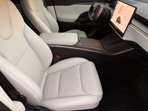 Used 2023 Tesla Model X AWD/4WD image 12