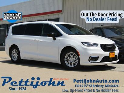 Used 2026 Chrysler Pacifica Select