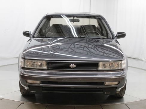 Used 1992 Nissan Maxima SE image 3