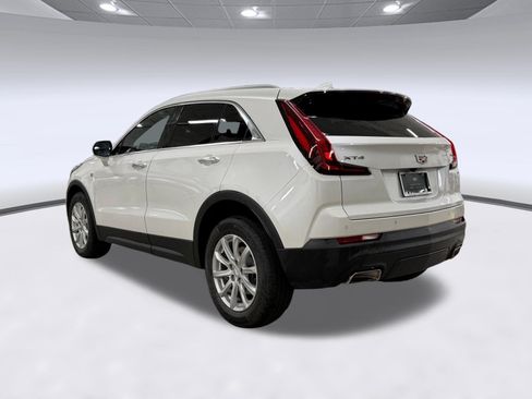 Used 2022 Cadillac XT4 Luxury w/ Cold Weather Package FWD image 3