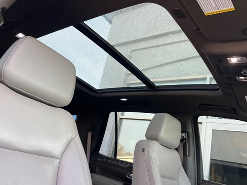 Used 2022 Chevrolet Tahoe Z71 w/ Luxury Package image 18