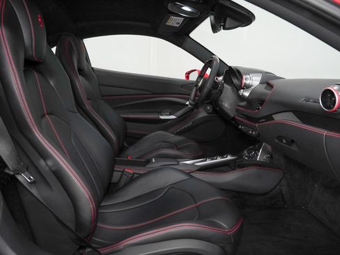 Used 2022 Ferrari F8 Tributo RWD image 27