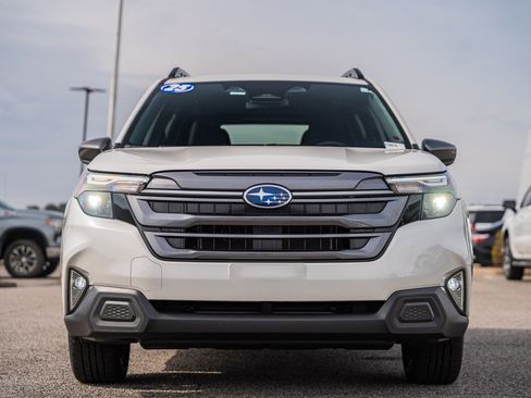 Used 2025 Subaru Forester Premium image 2