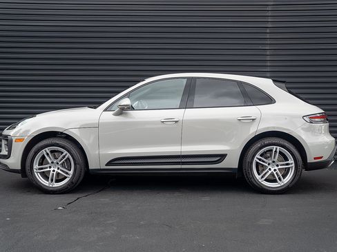 Certified 2026 Porsche Macan AWD/4WD image 2