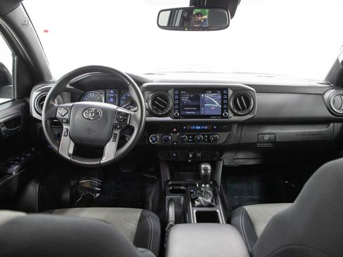 Used 2020 Toyota Tacoma TRD Sport AWD/4WD image 16