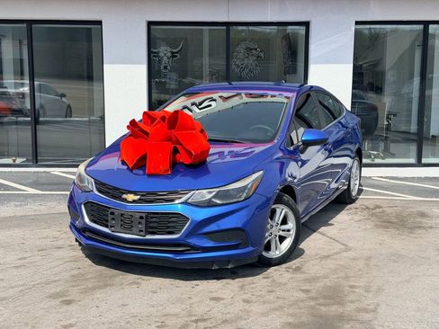 Used 2017 Chevrolet Cruze LT w/ Convenience Package FWD image 1