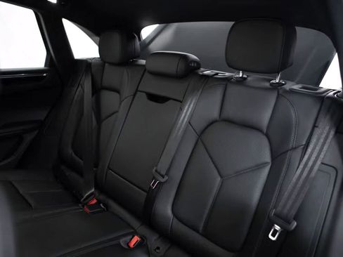 Certified 2026 Porsche Macan AWD/4WD image 36