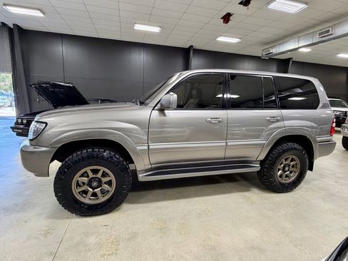 Used 2003 Toyota Land Cruiser image 11