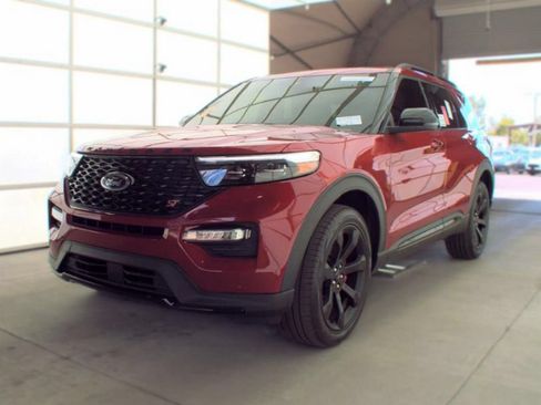 Used 2024 Ford Explorer ST w/ Equipment Group 401A AWD/4WD image 2