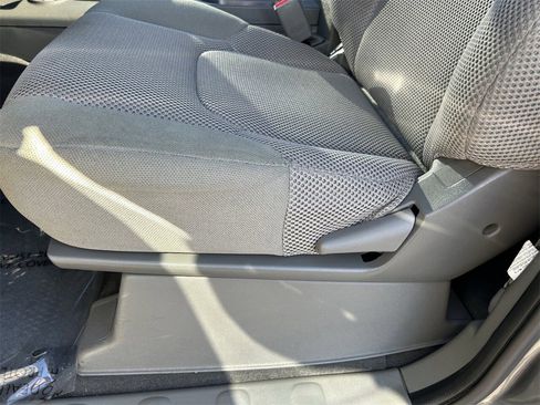 Certified 2020 Nissan Frontier SV w/ Midnight Edition Floor Mats image 28