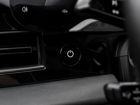 Used 2022 Porsche Taycan image 28