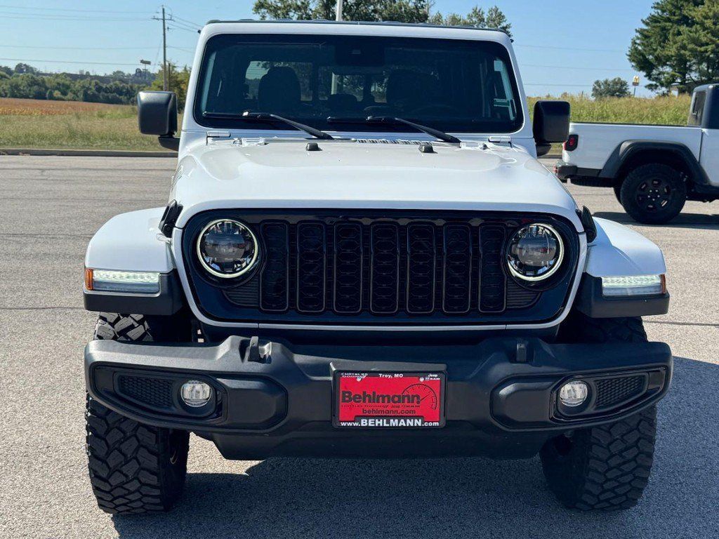 Used 2024 Jeep Gladiator Sport AWD/4WD image 12