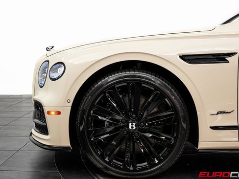 Used 2024 Bentley Flying Spur W12 image 14