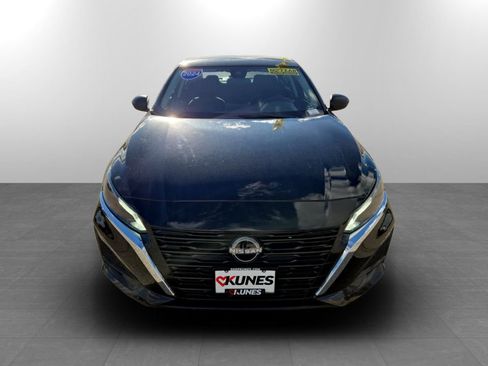 Used 2024 Nissan Altima 2.5 SV image 4