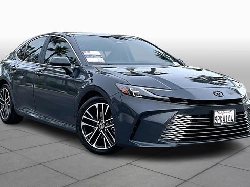Used 2025 Toyota Camry XLE image 2