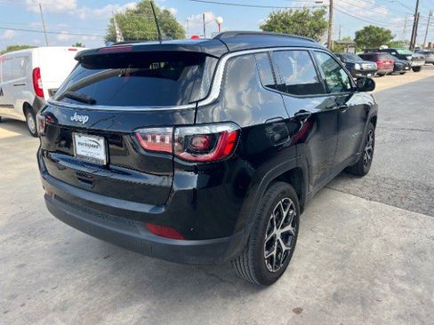 Used 2024 Jeep Compass Latitude AWD/4WD image 6