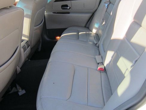 Used 1998 Lincoln Town Car Signature image 18