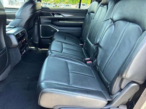 Used 2024 Jeep Wagoneer L Series III w/ Flexible Seating Group AWD/4WD image 16