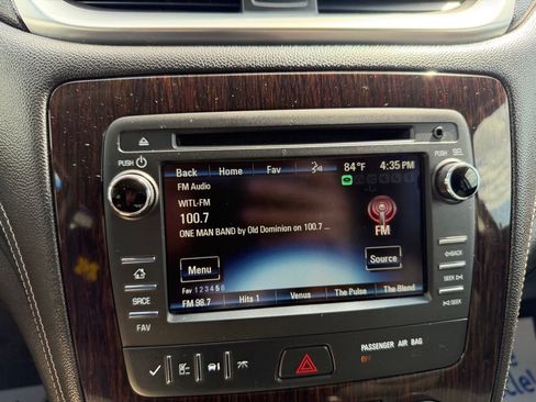 Used 2016 Chevrolet Traverse LT w/ Style and Technology Package FWD image 19
