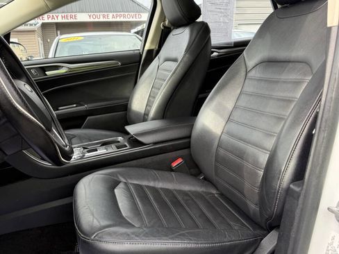 Used 2017 Ford Fusion SE w/ Equipment Group 202A image 10