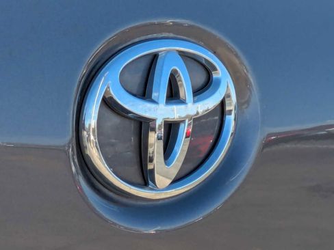 Used 2019 Toyota Sienna XLE w/ Carpet Mat Package image 11