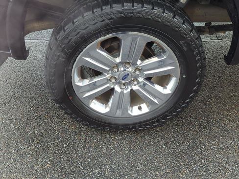 Used 2018 Ford F150 Lariat w/ Equipment Group 502A Luxury image 8