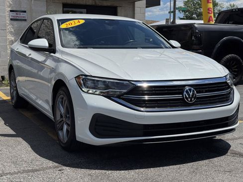 Used 2024 Volkswagen Jetta SE FWD image 14