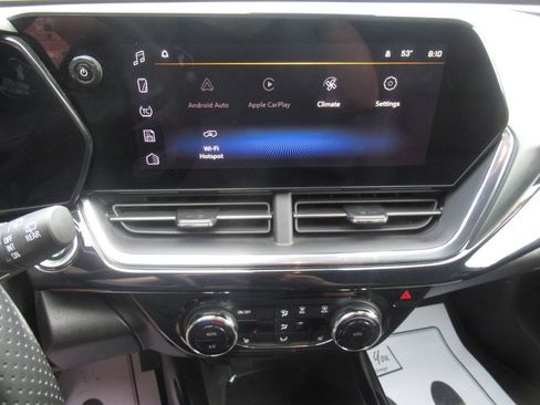Used 2024 Chevrolet Trax RS FWD image 24